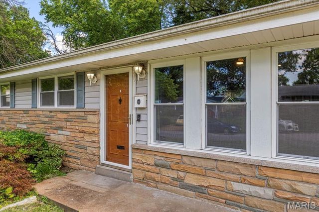2418 Castle Drive, St Louis, MO 63136