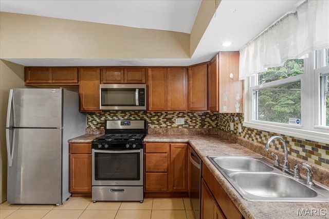 2418 Castle Drive, St Louis, MO 63136