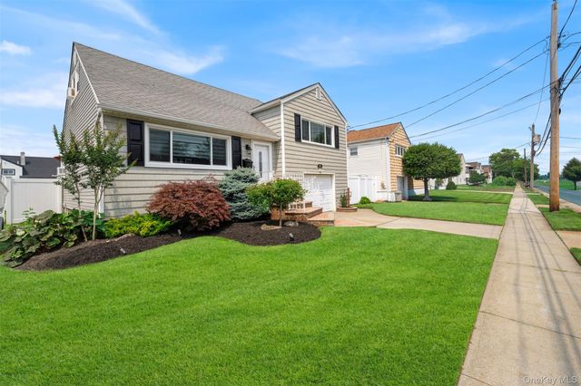 40 Martha Street, Freeport, NY 11520