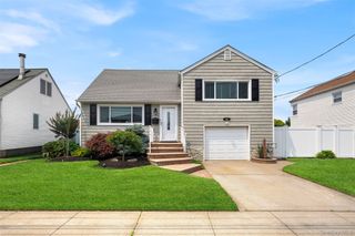 40 Martha Street, Freeport, NY 11520