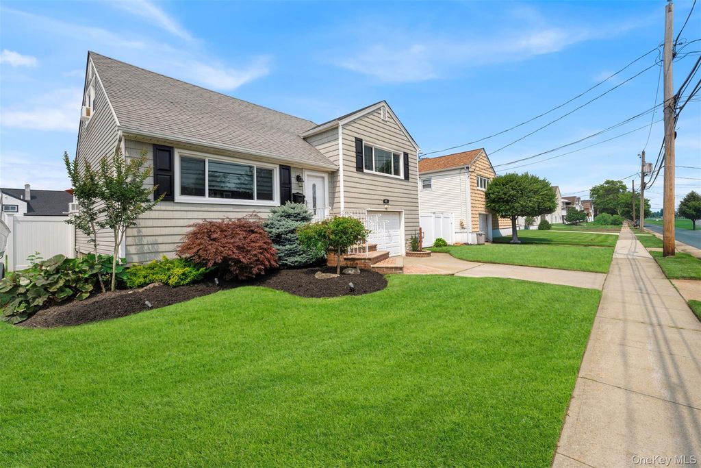40 Martha Street, Freeport, NY 11520 — photo 2