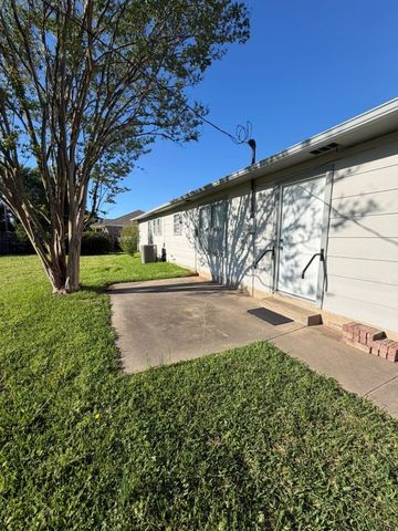 3045 Monroe Street, Commerce, TX 75428