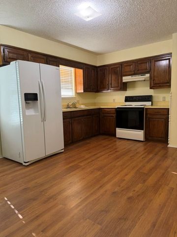 3045 Monroe Street, Commerce, TX 75428