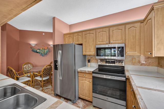 500 UNO LAGO Drive 201, Juno Beach, FL 33408