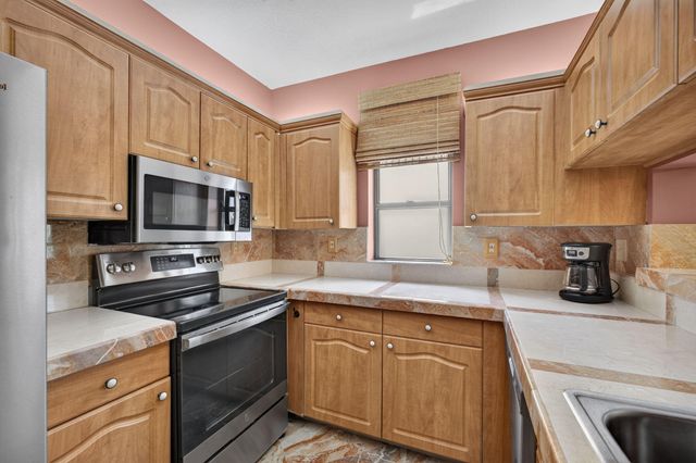 500 UNO LAGO Drive 201, Juno Beach, FL 33408