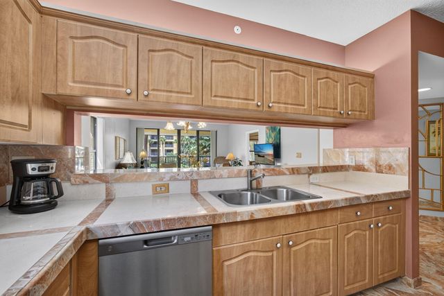 500 UNO LAGO Drive 201, Juno Beach, FL 33408