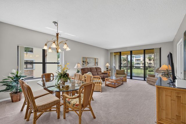500 UNO LAGO Drive 201, Juno Beach, FL 33408