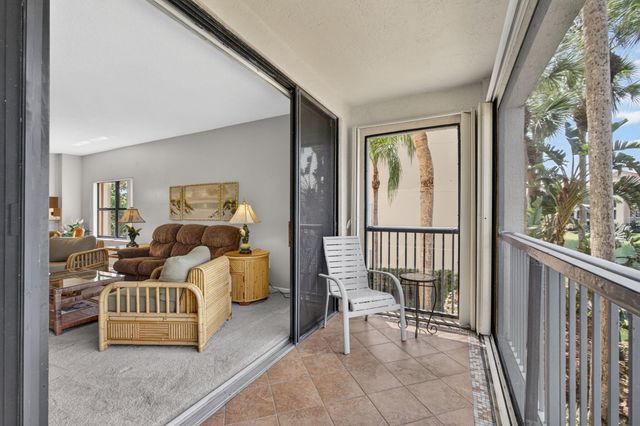 500 UNO LAGO Drive 201, Juno Beach, FL 33408