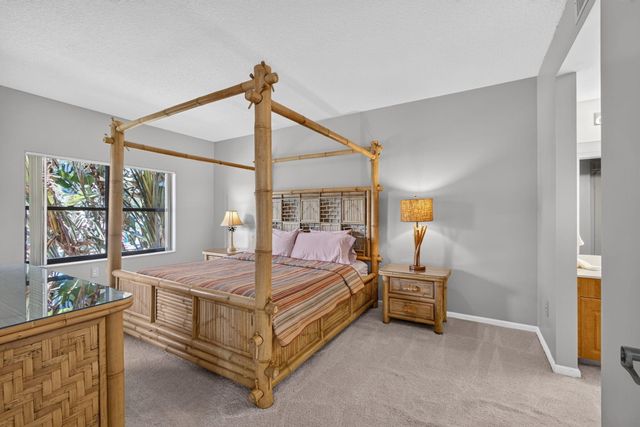 500 UNO LAGO Drive 201, Juno Beach, FL 33408