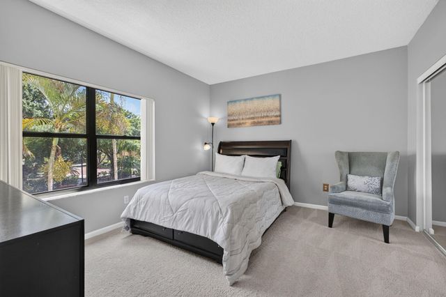 500 UNO LAGO Drive 201, Juno Beach, FL 33408