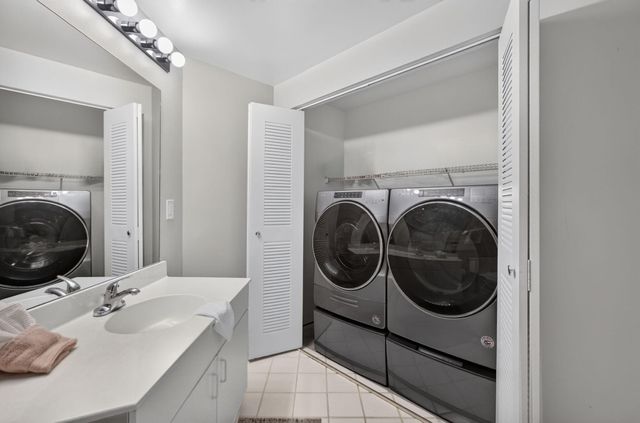 500 UNO LAGO Drive 201, Juno Beach, FL 33408