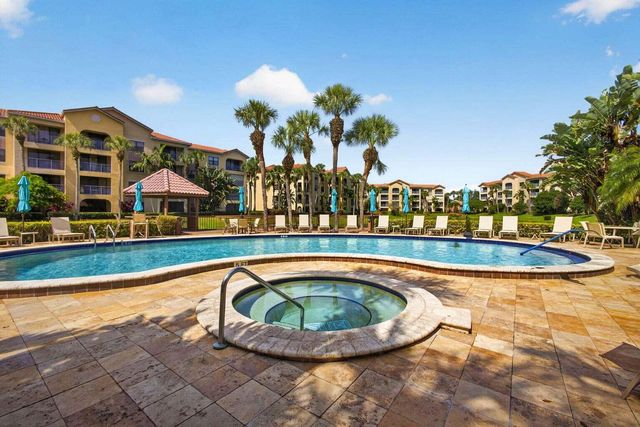 500 UNO LAGO Drive 201, Juno Beach, FL 33408