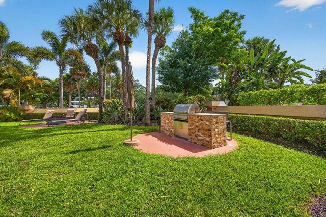 500 UNO LAGO Drive 201, Juno Beach, FL 33408