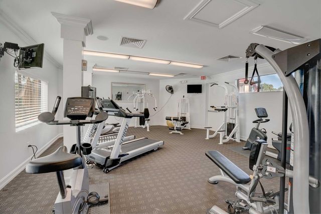 500 UNO LAGO Drive 201, Juno Beach, FL 33408