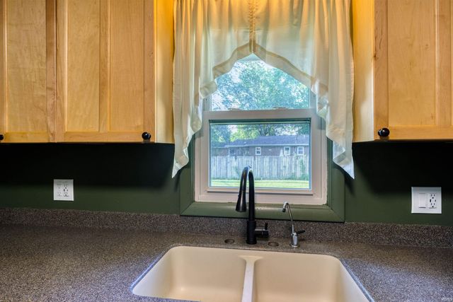 3220 Pollack Avenue, Evansville, IN 47714