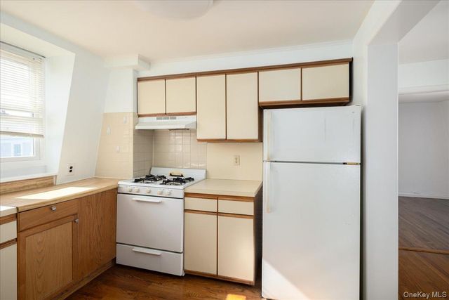 14811 10th Avenue, Whitestone, NY 11357
