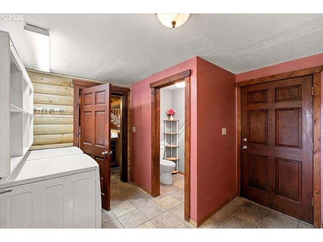 25128 LAWRENCE Rd, Junction City, OR 97448
