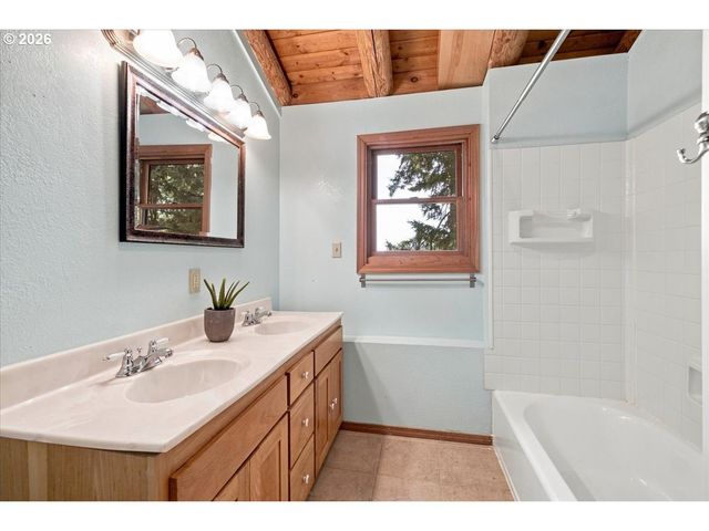 25128 LAWRENCE Rd, Junction City, OR 97448