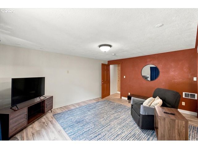 25128 LAWRENCE Rd, Junction City, OR 97448