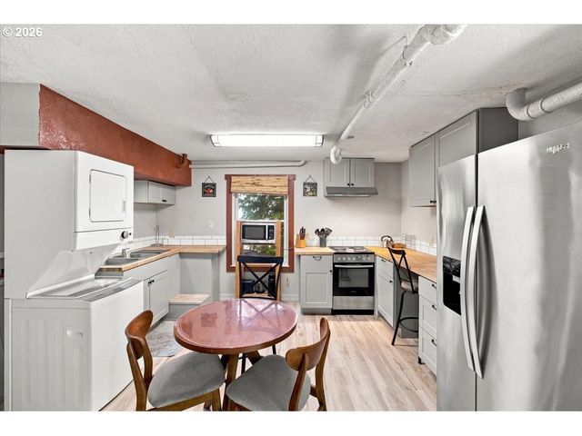25128 LAWRENCE Rd, Junction City, OR 97448