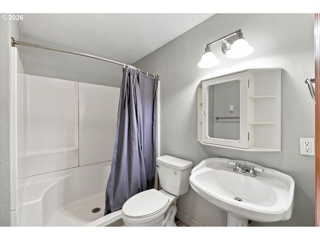 25128 LAWRENCE Rd, Junction City, OR 97448