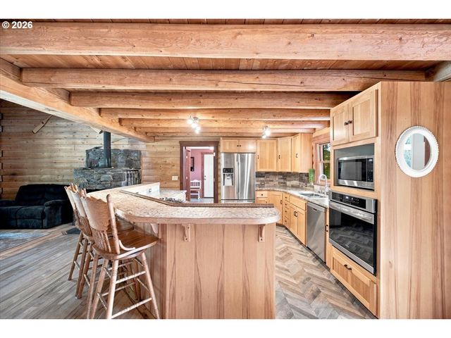 25128 LAWRENCE Rd, Junction City, OR 97448