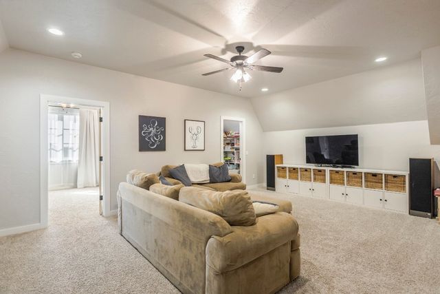1401 Regency Bridge Circle, Edmond, OK 73034