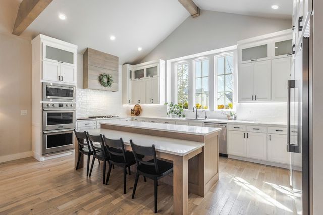 1401 Regency Bridge Circle, Edmond, OK 73034