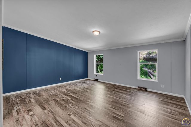 2740 NE Happy Hollow RD, Topeka, KS 66617