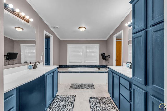 2740 NE Happy Hollow RD, Topeka, KS 66617