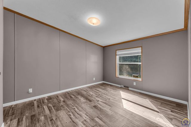 2740 NE Happy Hollow RD, Topeka, KS 66617