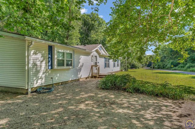 2740 NE Happy Hollow RD, Topeka, KS 66617