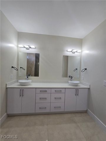 2200 SW 32nd ST, Cape Coral, FL 33914