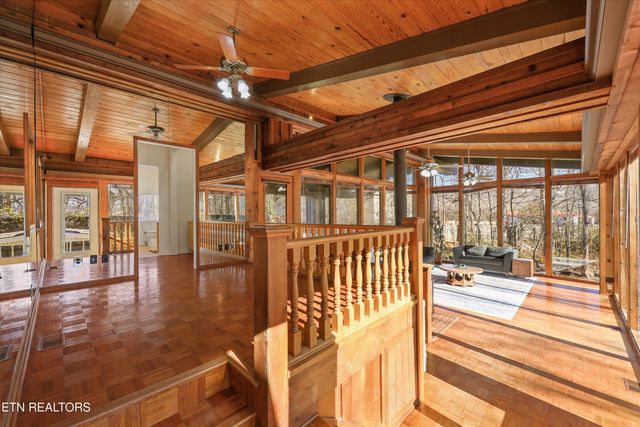 565 Hillcrest Circle, Etowah, TN 37331