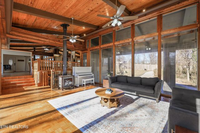 565 Hillcrest Circle, Etowah, TN 37331