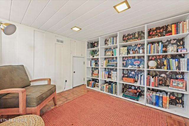 565 Hillcrest Circle, Etowah, TN 37331