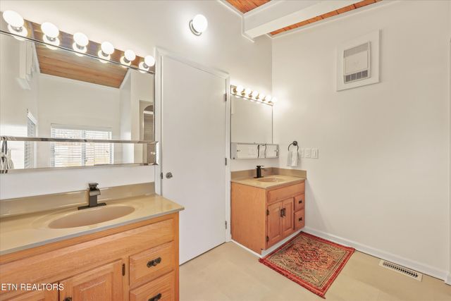 565 Hillcrest Circle, Etowah, TN 37331