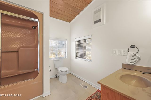 565 Hillcrest Circle, Etowah, TN 37331