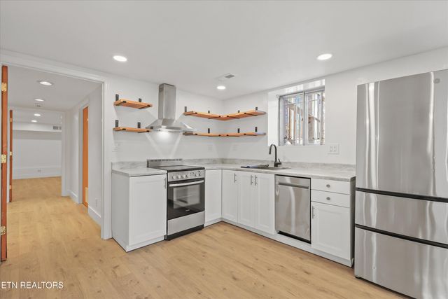 565 Hillcrest Circle, Etowah, TN 37331