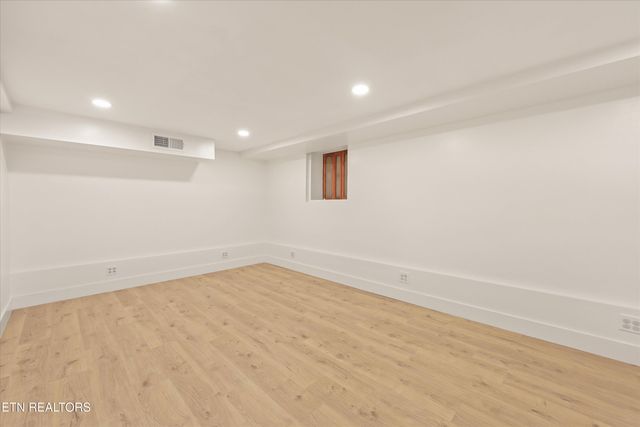 565 Hillcrest Circle, Etowah, TN 37331