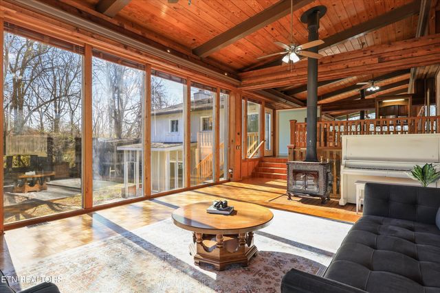 565 Hillcrest Circle, Etowah, TN 37331