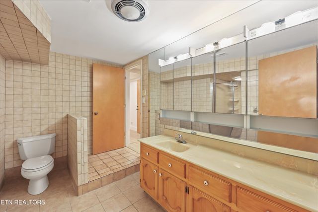 565 Hillcrest Circle, Etowah, TN 37331