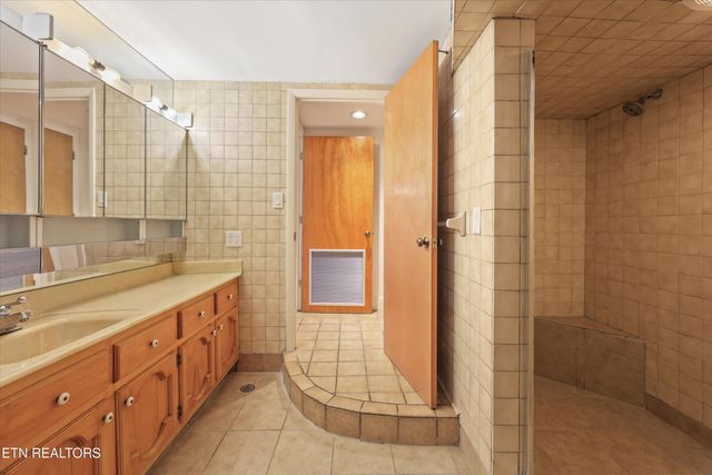 565 Hillcrest Circle, Etowah, TN 37331