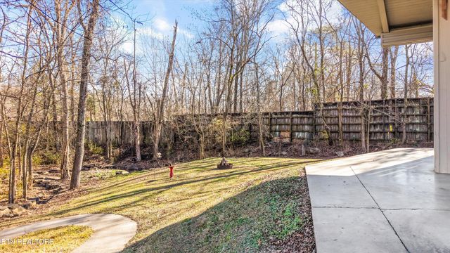 565 Hillcrest Circle, Etowah, TN 37331