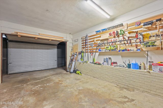 565 Hillcrest Circle, Etowah, TN 37331