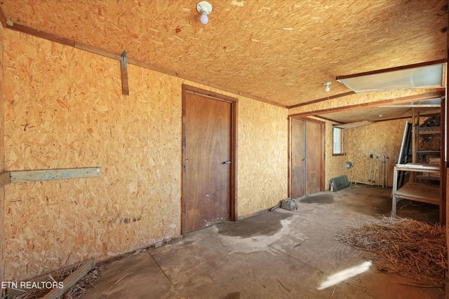 565 Hillcrest Circle, Etowah, TN 37331