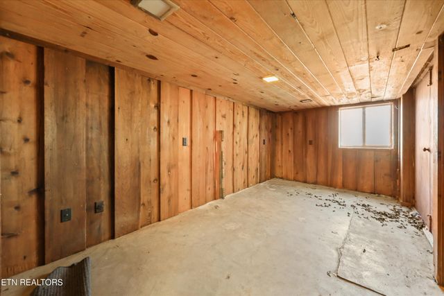 565 Hillcrest Circle, Etowah, TN 37331