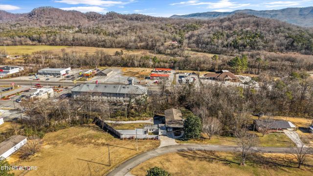 565 Hillcrest Circle, Etowah, TN 37331