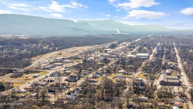 565 Hillcrest Circle, Etowah, TN 37331