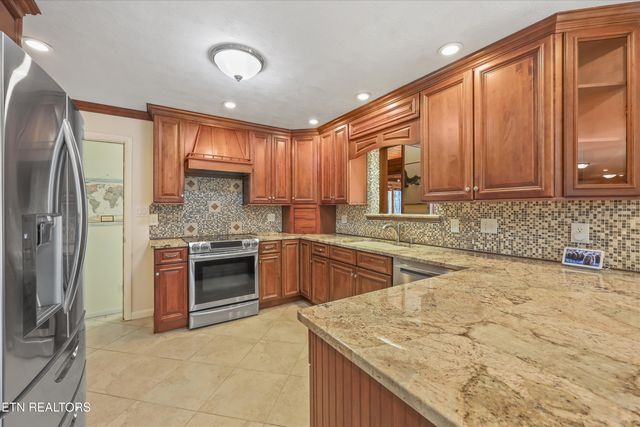 565 Hillcrest Circle, Etowah, TN 37331